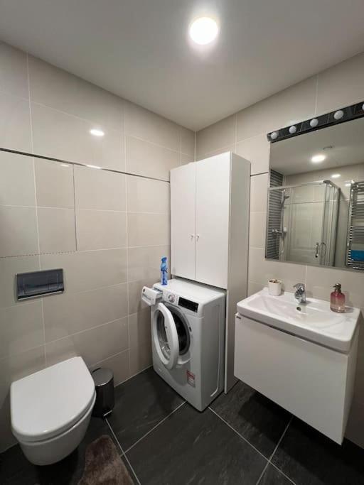 Comfort Flat With Great Location Прага Экстерьер фото